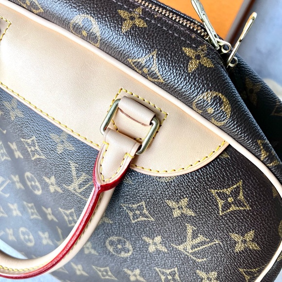 Louis Vuitton Deauville bag with NEW VACHETTA replaced by LV. Receipt included. - Picture 8 of 17